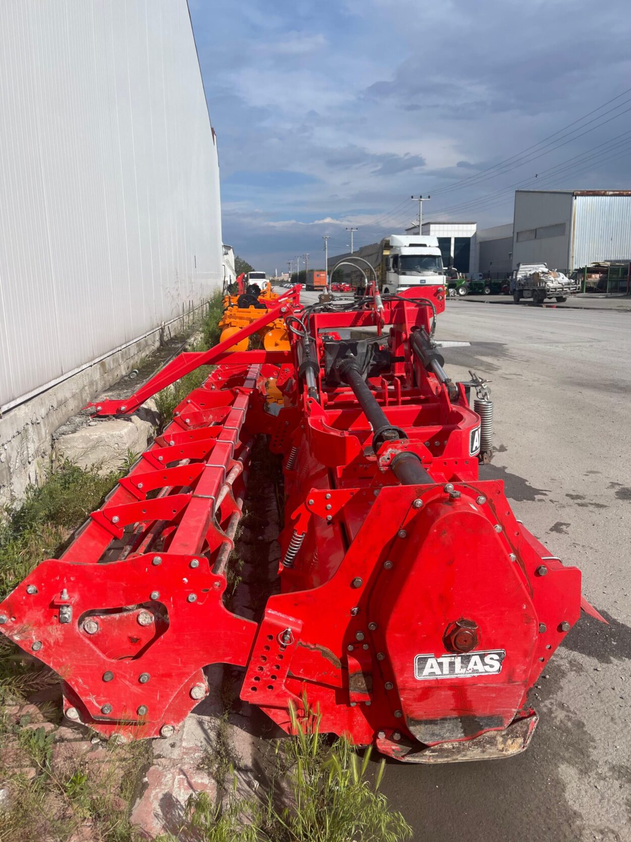 ATLAS 5800 PRO MC KATLANIR ARKA ÇEKİ ATAÇMANLI KAFES MERDANELİ ROTOVATÖR (BİR SEZON KULLANILMIŞTIR.) - Görsel 2